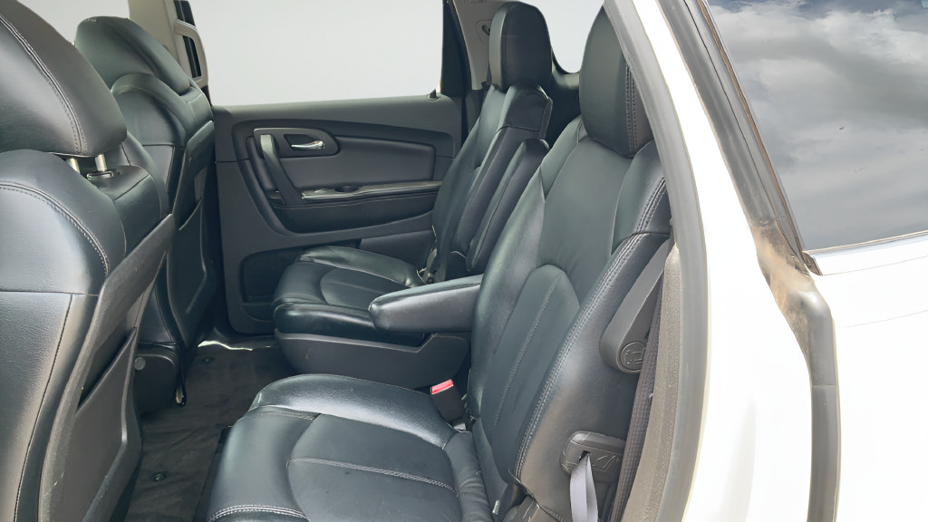 Used 2011 Chevrolet Traverse LT w/ Personal Connectivity Package FWD image 18