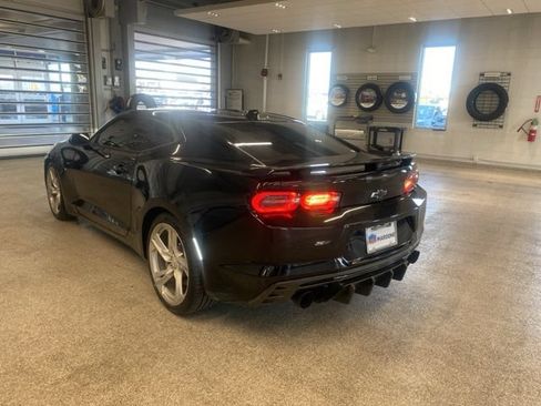 Used 2019 Chevrolet Camaro SS RWD image 9