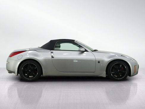Used 2006 Nissan 350Z Touring RWD image 6