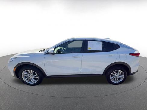 Used 2025 Buick Envista Preferred image 9
