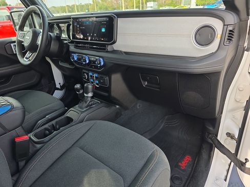 Used 2024 Jeep Wrangler Unlimited Sahara image 11