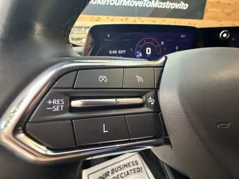 Used 2025 Chevrolet Equinox LT AWD/4WD image 22