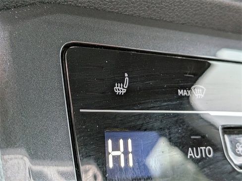 Certified 2023 Volkswagen Tiguan SE R-Line image 24