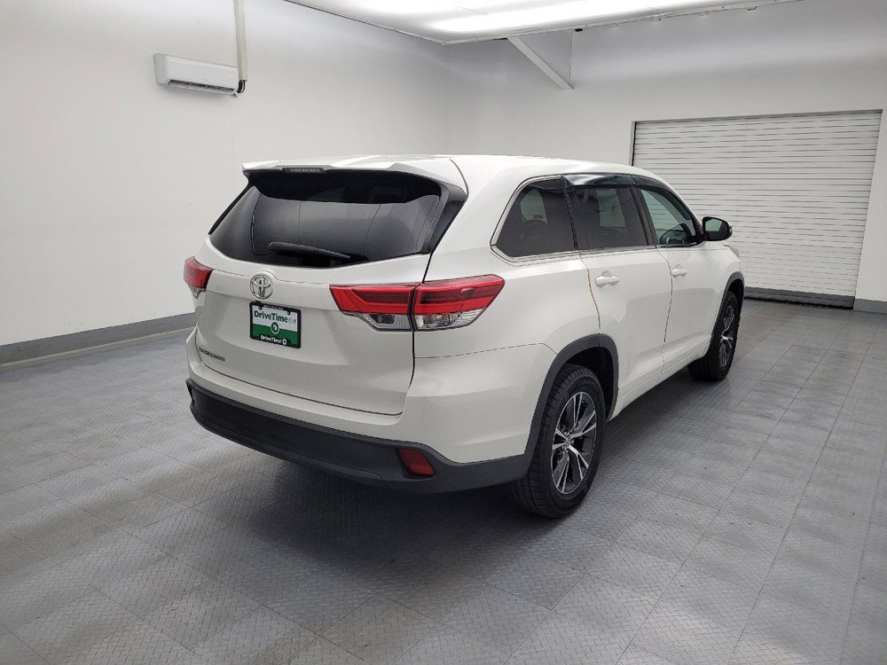 Used 2018 Toyota Highlander LE FWD image 9