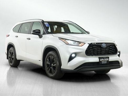 Used 2024 Toyota Highlander XLE AWD/4WD image 7