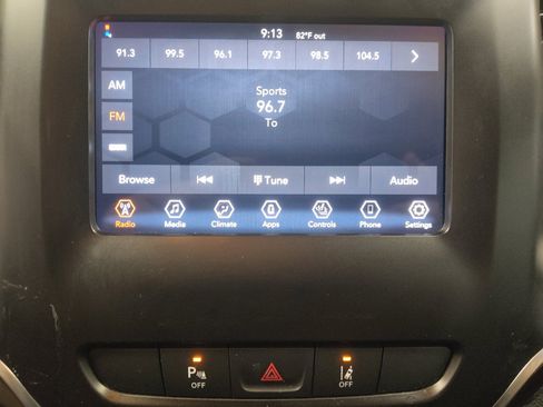 Used 2021 Jeep Cherokee Latitude Plus FWD image 25