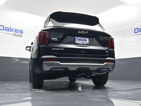 Certified 2025 Kia Sorento S AWD/4WD image 31