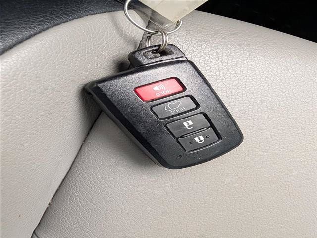 Used 2017 Toyota RAV4 Platinum AWD/4WD image 38