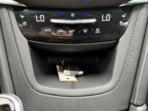 Used 2025 Cadillac XT5 Premium Luxury AWD/4WD image 39