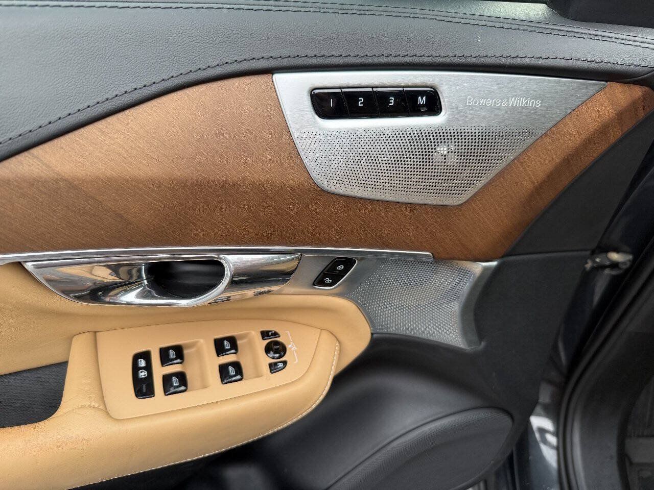 Used 2016 Volvo XC90 T8 Inscription w/ Vision Package AWD/4WD image 18