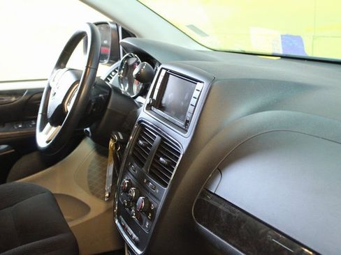 Used 2017 Dodge Grand Caravan SE w/ Power Window Group image 10