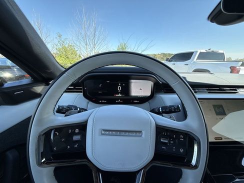 Used 2025 Land Rover Range Rover Sport Dynamic SE image 17