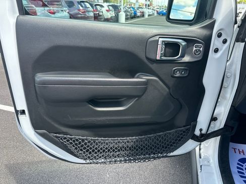 Used 2023 Jeep Gladiator Rubicon AWD/4WD image 14