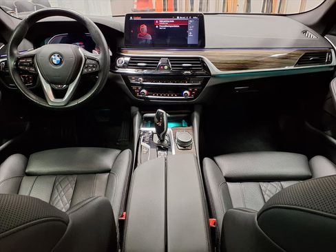 Used 2021 BMW 540i w/ Convenience Package image 16