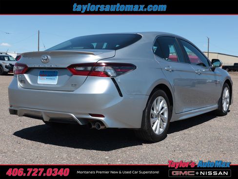 Used 2023 Toyota Camry SE FWD image 4