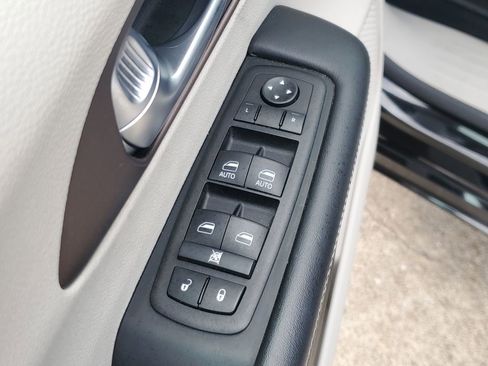 Used 2024 Chrysler Voyager LX image 18