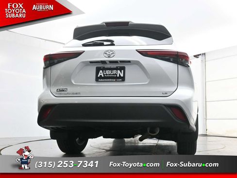 Used 2025 Toyota Highlander LE image 17