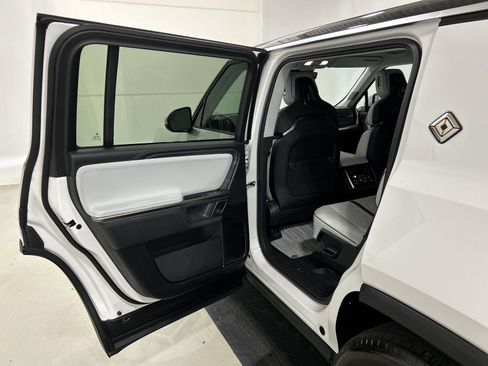 Used 2024 Rivian R1S Adventure AWD/4WD image 17