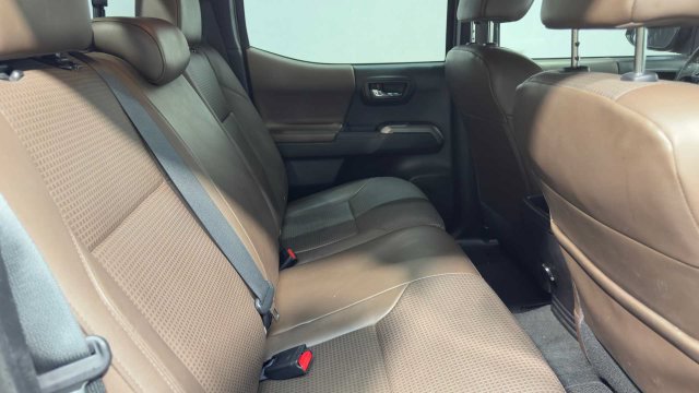 Used 2016 Toyota Tacoma Limited w/ Towing Package RWD image 15