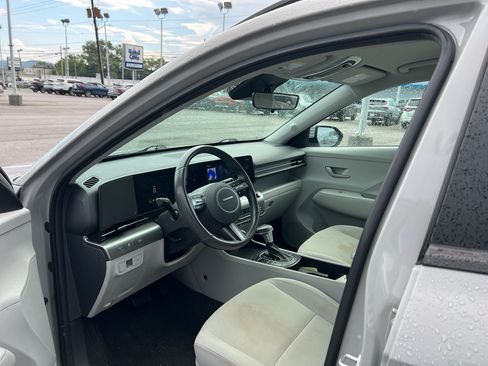 Used 2024 Hyundai Kona SEL FWD image 9