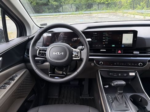 New 2026 Kia Carnival FWD image 27