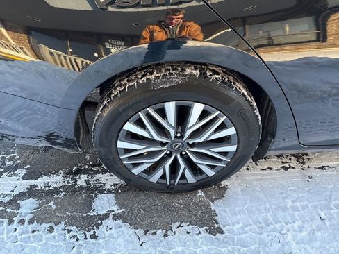 Used 2024 Nissan Altima 2.5 SV image 14