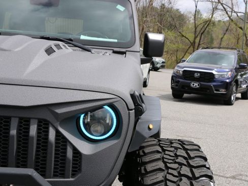 Used 2020 Jeep Wrangler Unlimited Sahara image 12