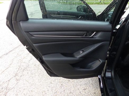 Used 2020 Honda Accord LX image 34
