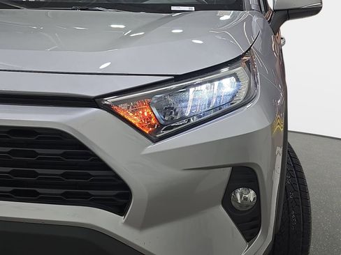 Used 2021 Toyota RAV4 XLE w/ Carpet Mat Package (TMS) image 31