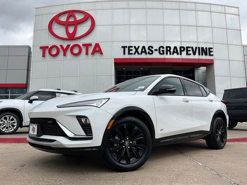 Used 2025 Buick Envista Sport Touring image 2