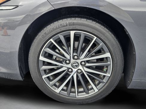 Used 2023 Lexus ES 300h w/ Premium Package FWD image 32