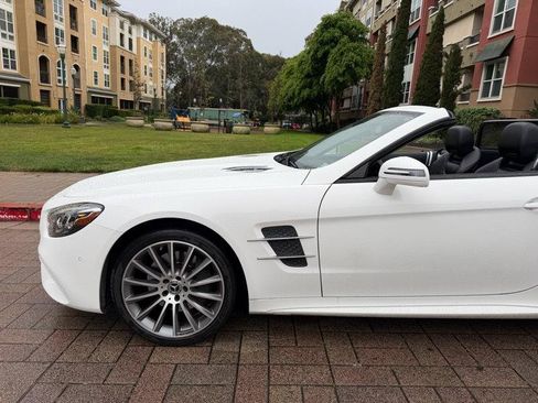 Used 2018 Mercedes-Benz SL 550 image 28