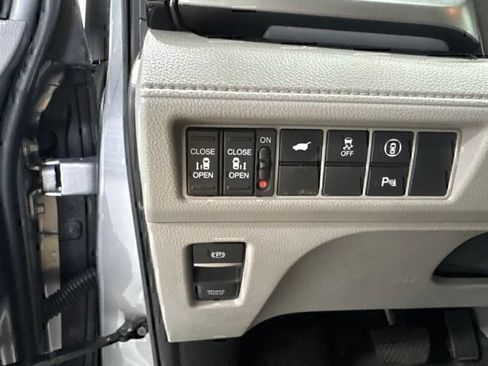 Used 2023 Honda Odyssey Touring image 16