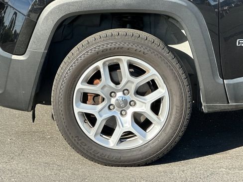 Used 2016 Jeep Renegade Latitude image 25