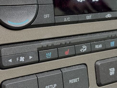 Used 2014 Lincoln Navigator 4WD image 21