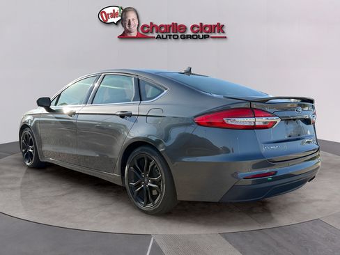 Used 2019 Ford Fusion SE w/ Equipment Group 151A FWD image 4