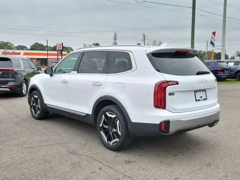 Certified 2025 Kia Telluride S image 4