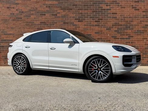 Certified 2025 Porsche Cayenne GTS image 9