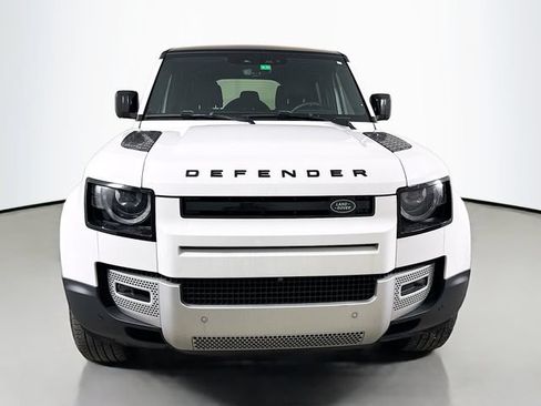 Used 2025 Land Rover Defender 110 S AWD/4WD image 2