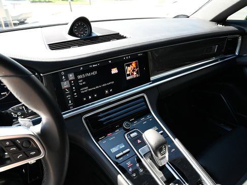 Used 2018 Porsche Panamera 4S AWD/4WD image 25