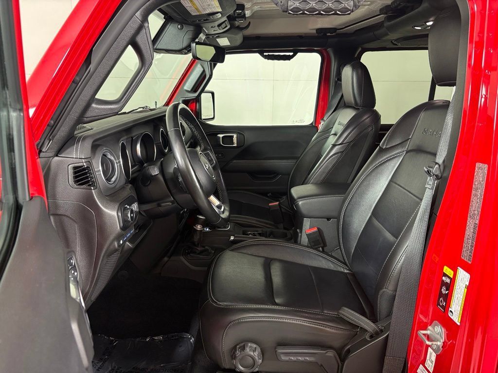 Used 2022 Jeep Wrangler Unlimited Sahara w/ Cold Weather Group AWD/4WD image 15