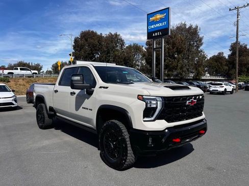 Used 2026 Chevrolet Silverado 2500 ZR2 w/ LPO, Dark Essentials Package image 2