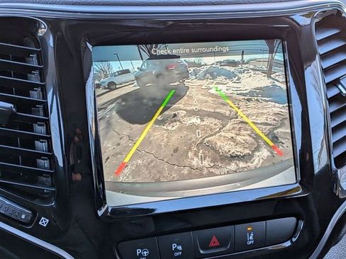 Certified 2021 Jeep Cherokee Limited w/ Trailer Tow Group image 27