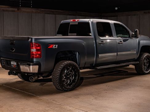 Used 2014 Chevrolet Silverado 2500 LT w/ Interior Plus Package image 9