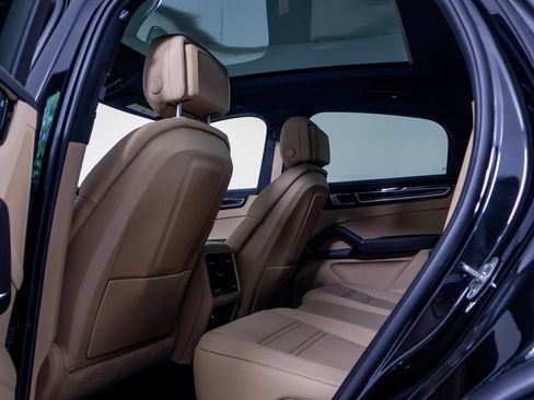 Certified 2023 Porsche Cayenne S AWD/4WD image 8