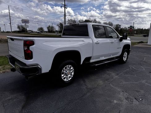 Used 2025 Chevrolet Silverado 2500 LT AWD/4WD image 2