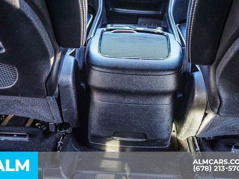 Used 2025 Chrysler Pacifica Limited image 34