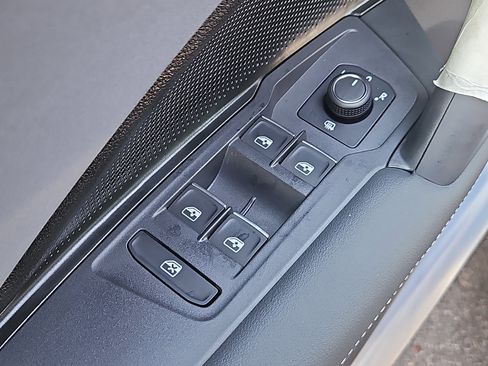 New 2026 Volkswagen Tiguan SE image 5