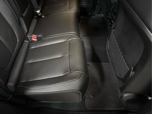 New 2025 Jeep Grand Cherokee Limited AWD/4WD image 36