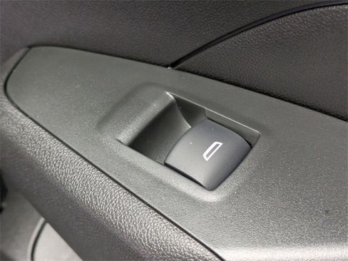 New 2026 Chevrolet Trax RS w/ Sunroof Package image 32